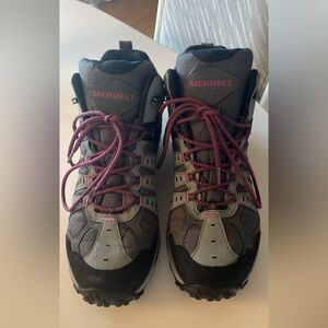 Size 10.5 Women’s Merrell Hiking Boots-Like New